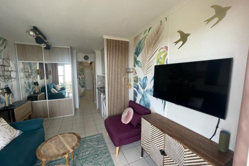 01-location-cap-esterel-agay-hameau-T2-salon-cuisine-moderne-confort-mer