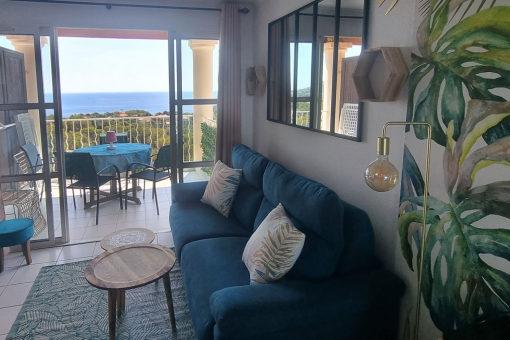 02-le-hameau-appartement-f2-cap-esterel-location-salon