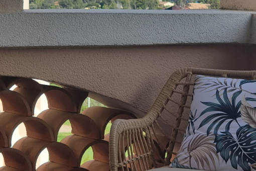 09-location-cap-esterel-agay-village-T2-terrasse-calme-vue-mer-decoration-cosy