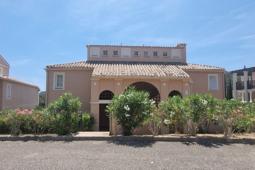 10-le-village-appartement-f2-cap-esterel-location-exterieur